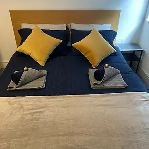https://queens-apartment-lovely-entire-apartment.yorkshirehotels.net