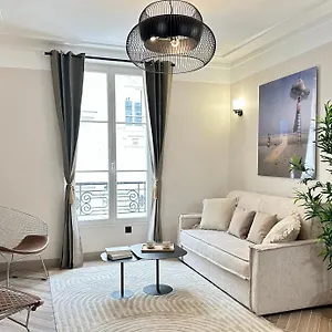 Apartment Charming With Eiffel Tower View, Paris